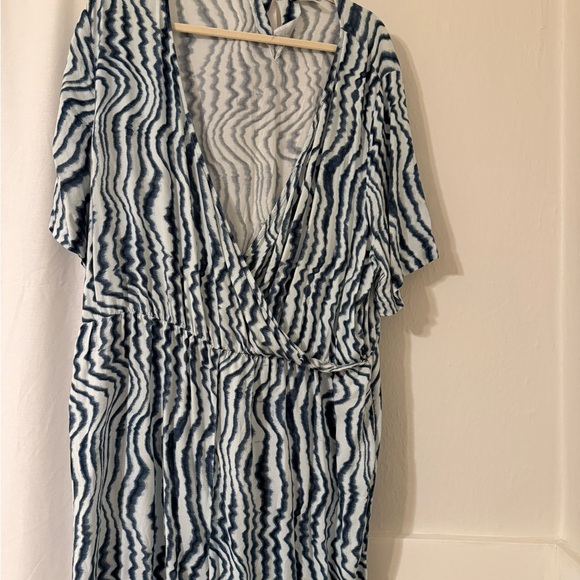 Patterned Jumpsuit - Picture 7 of 11